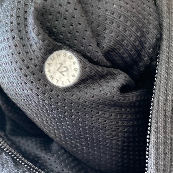 Women’s Lululemon Black Stand Out Sherpa 1/2 Zip Size 12 - Picture 13 of 13